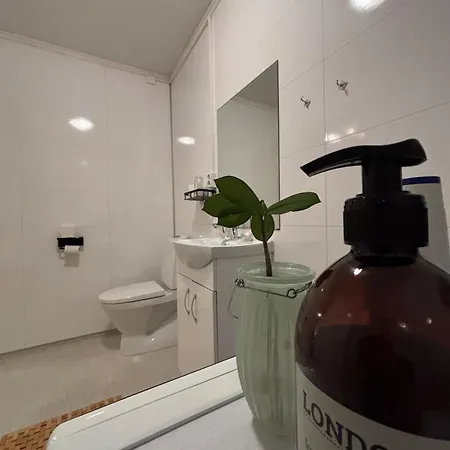 Moderne Med 2 Soverom For Jobb Og Ferie *