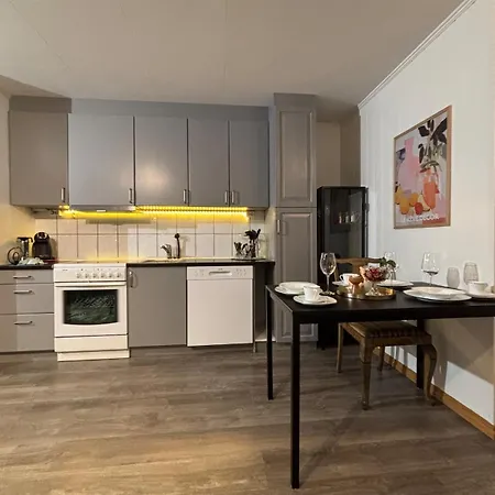 Moderne Med 2 Soverom For Jobb Og Ferie